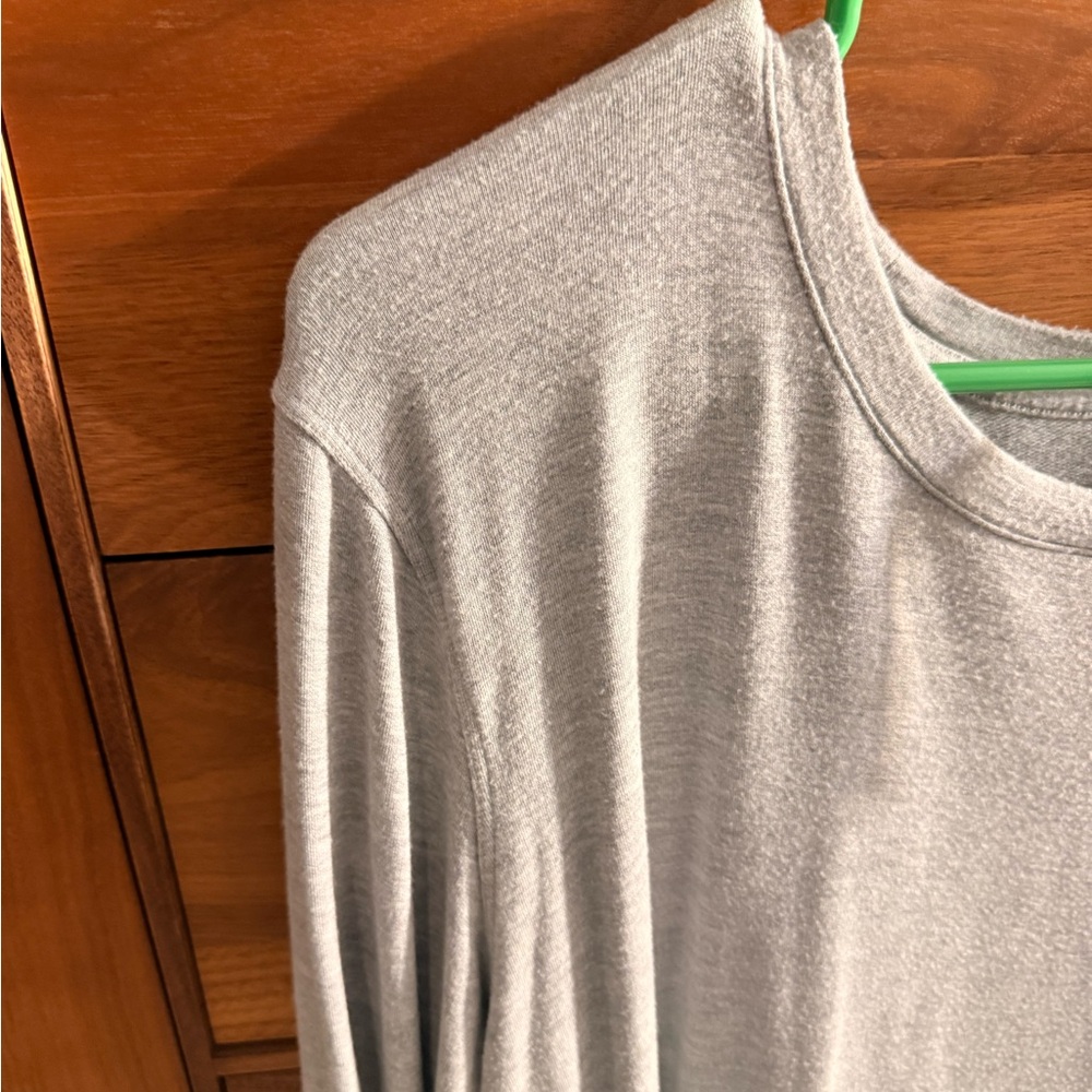 Lululemon Ahletica Light Gray Long Sleeve Tee - Picture 3 of 6